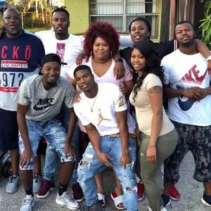 Meet your Posher, Deandre